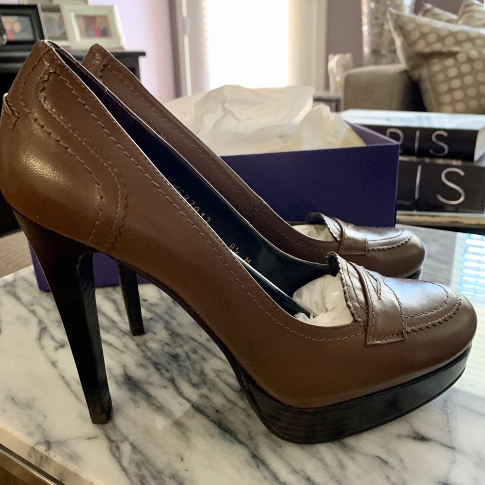 Brand New. Never Worn. Stuart Weitzman Pumps.